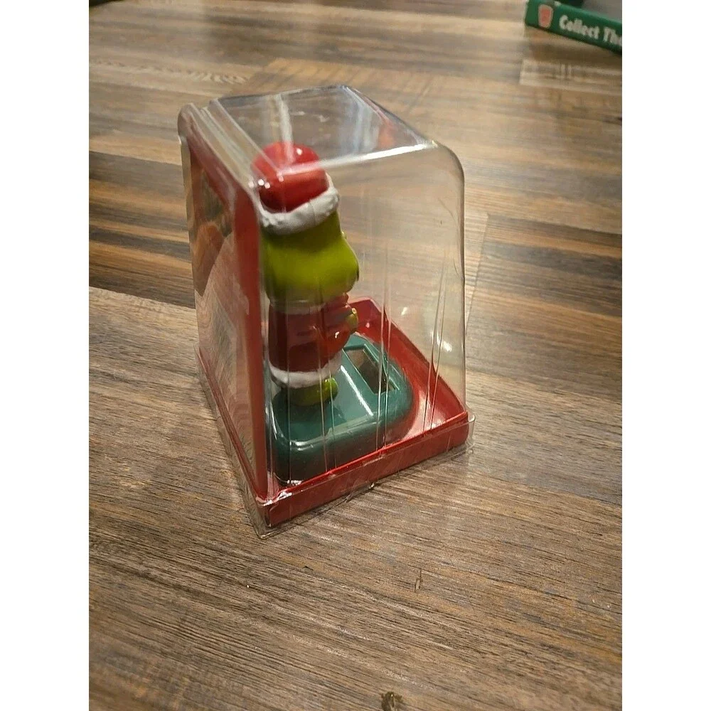 NEW GRINCH Solar Powered Bobble-Head